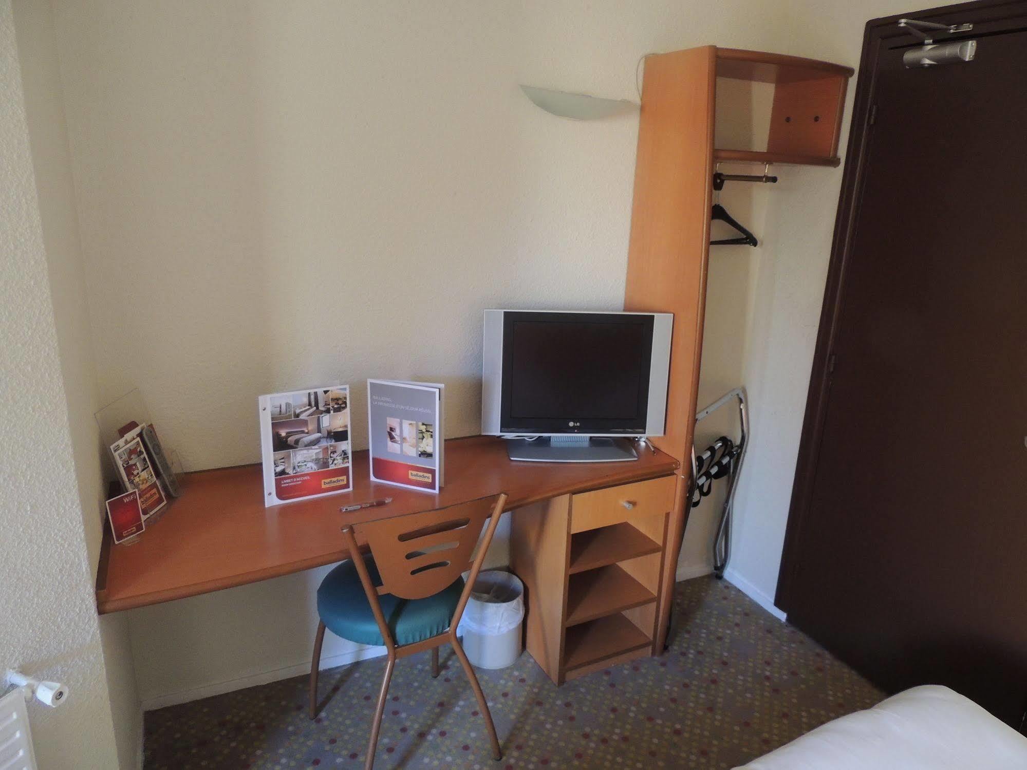 ibis budget Saint-Ouen-l'Aumône Exterior foto